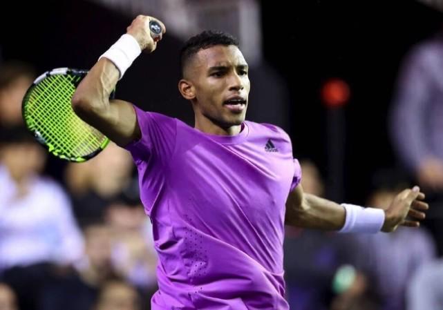 导的左脚边 导的左脚边